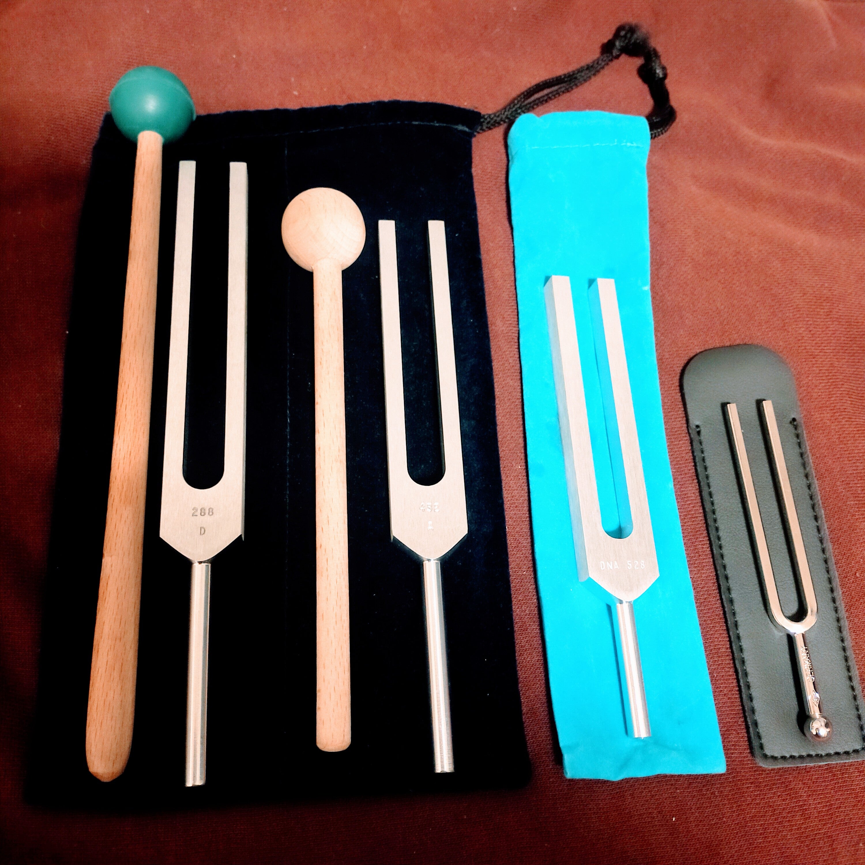 左右の耳に違う高さが響く爽快さ、心地良さは癖になります♪